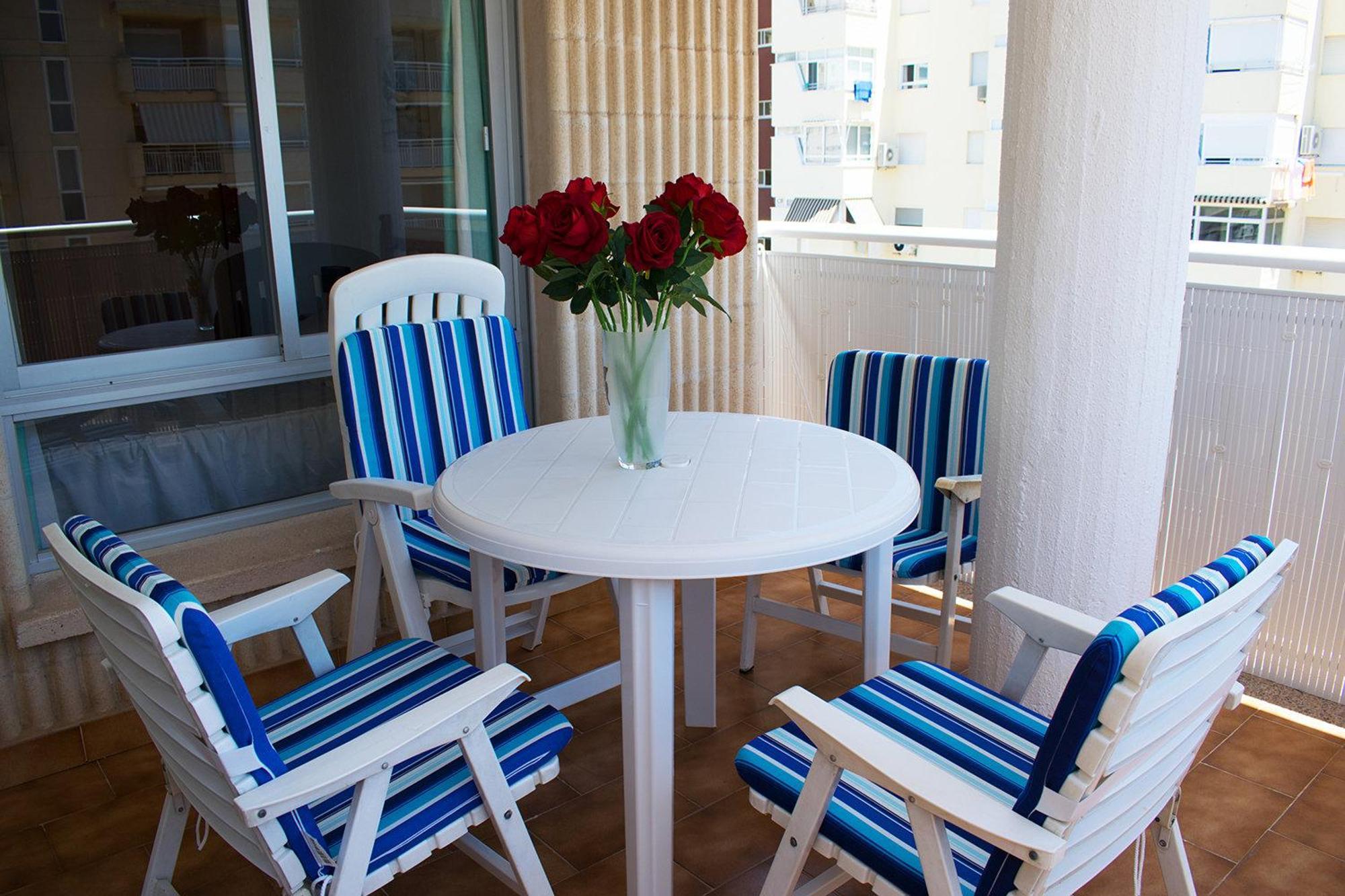 El Tiburon - Piso Con Espectaculares Vistas Al Mar - Solo Familias Ideal 4 Personas - Aire - Calefaccion - Ganador Award 2025, 2024, 2023, 2022 * Playa de Gandia